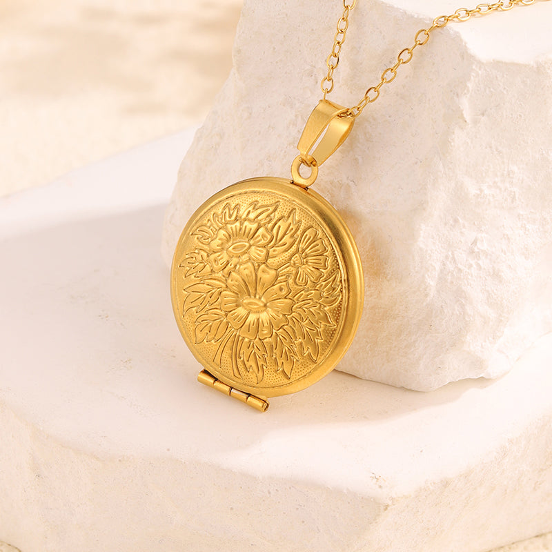 Vintage Heirloom Round Locket Necklace (Special Variant - Side Open)